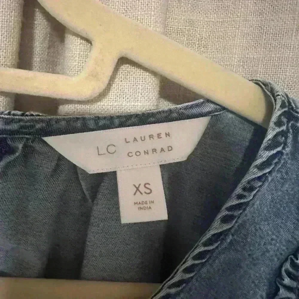 Lauren Conrad Blue Denim Peasant Top with Lace Detail, Size XS, Casual Office - Picture 5 of 5